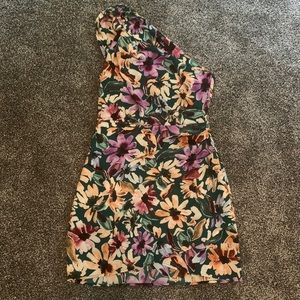 Lulu’s Seasonal Sensation Green Floral Knotted One-Shoulder Mini Dress